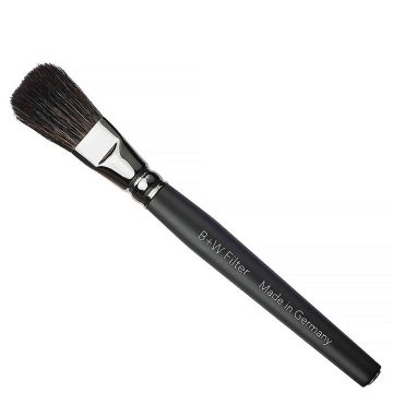 B+W Cleaning Brush with Magnet 1085778